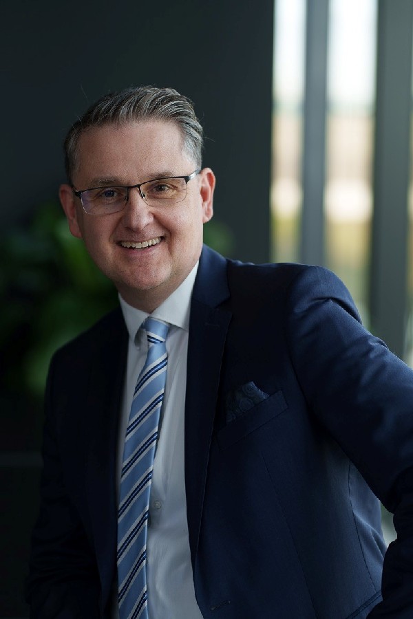 AU 2 Dr-Szekely-Akos.jpg